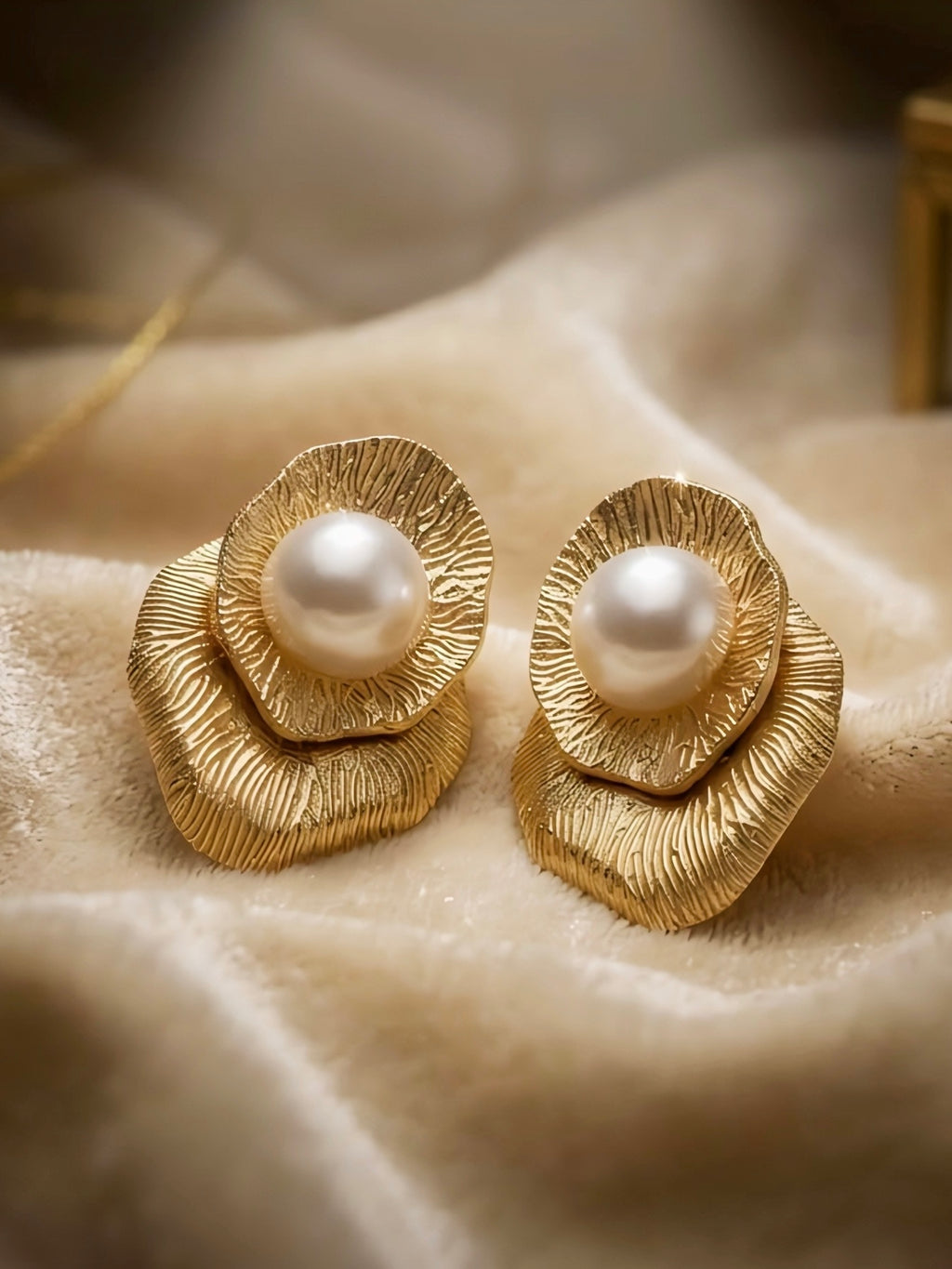 GOLD OCEAN PEARL EARRINGS