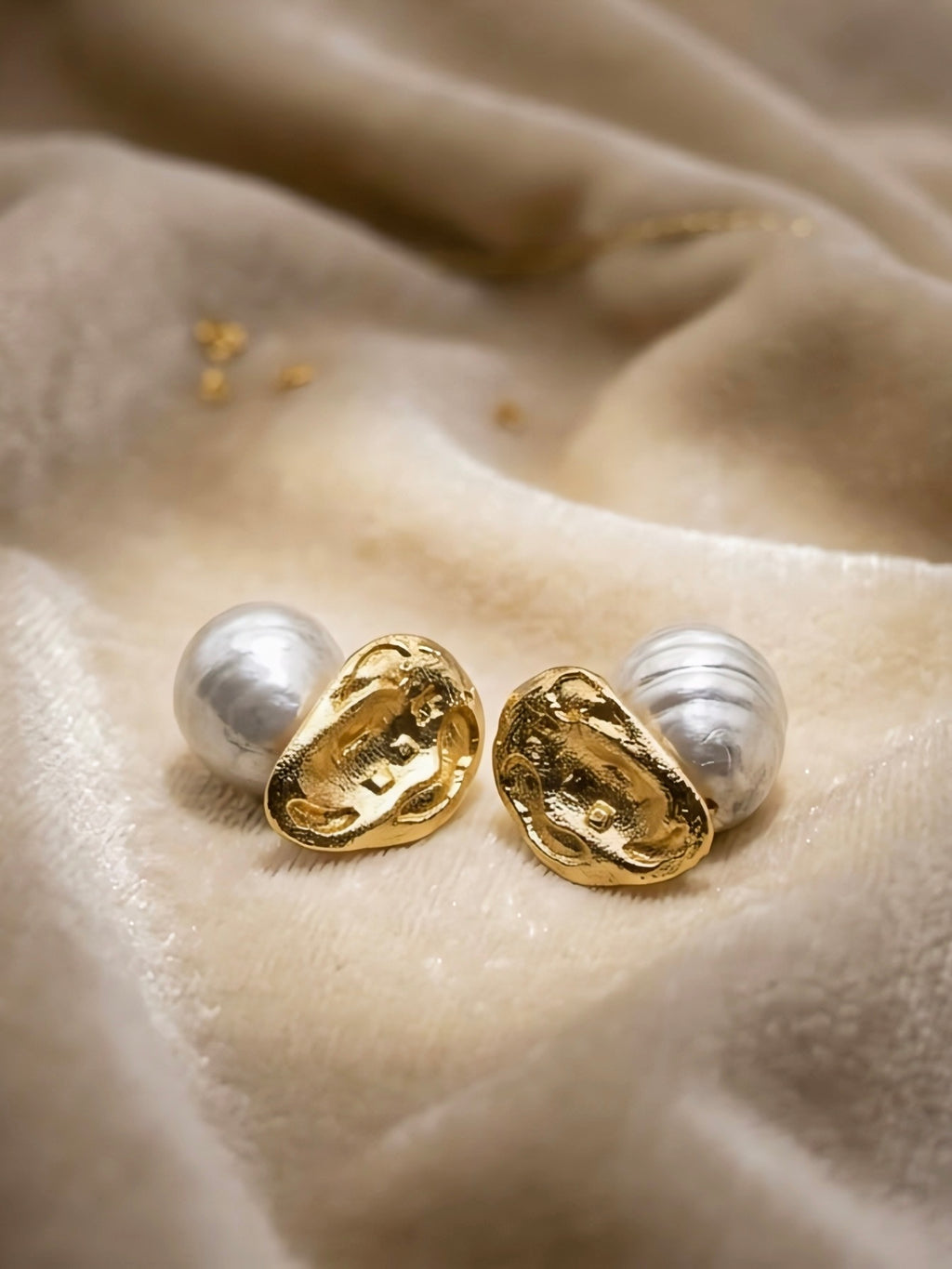 GOLD MELTED PEARL EARRINGS