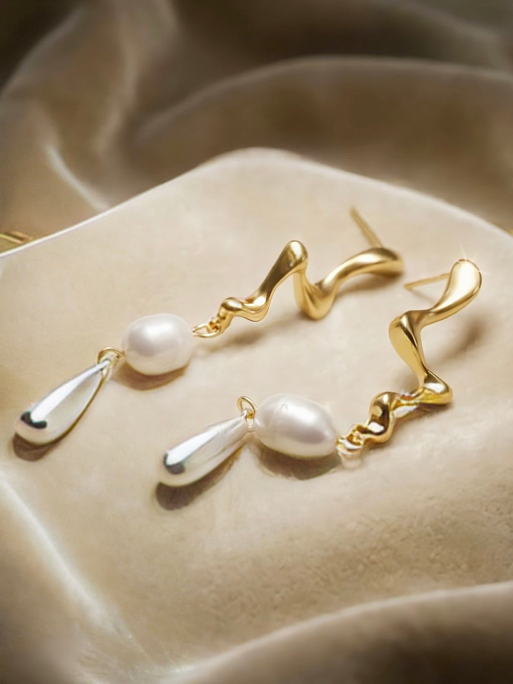 GOLD LONG PEARL EARRINGS