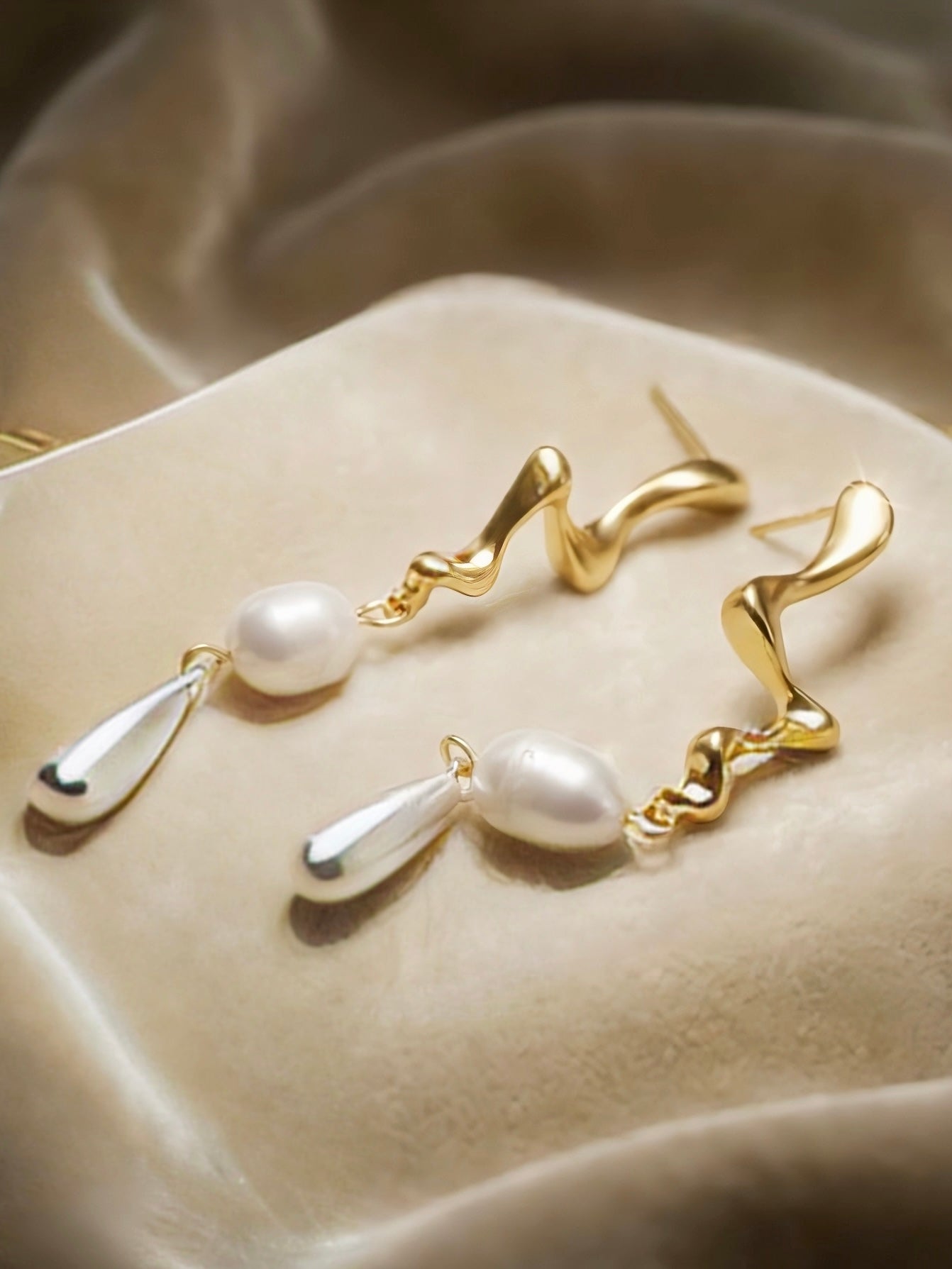 GOLD LONG PEARL EARRINGS