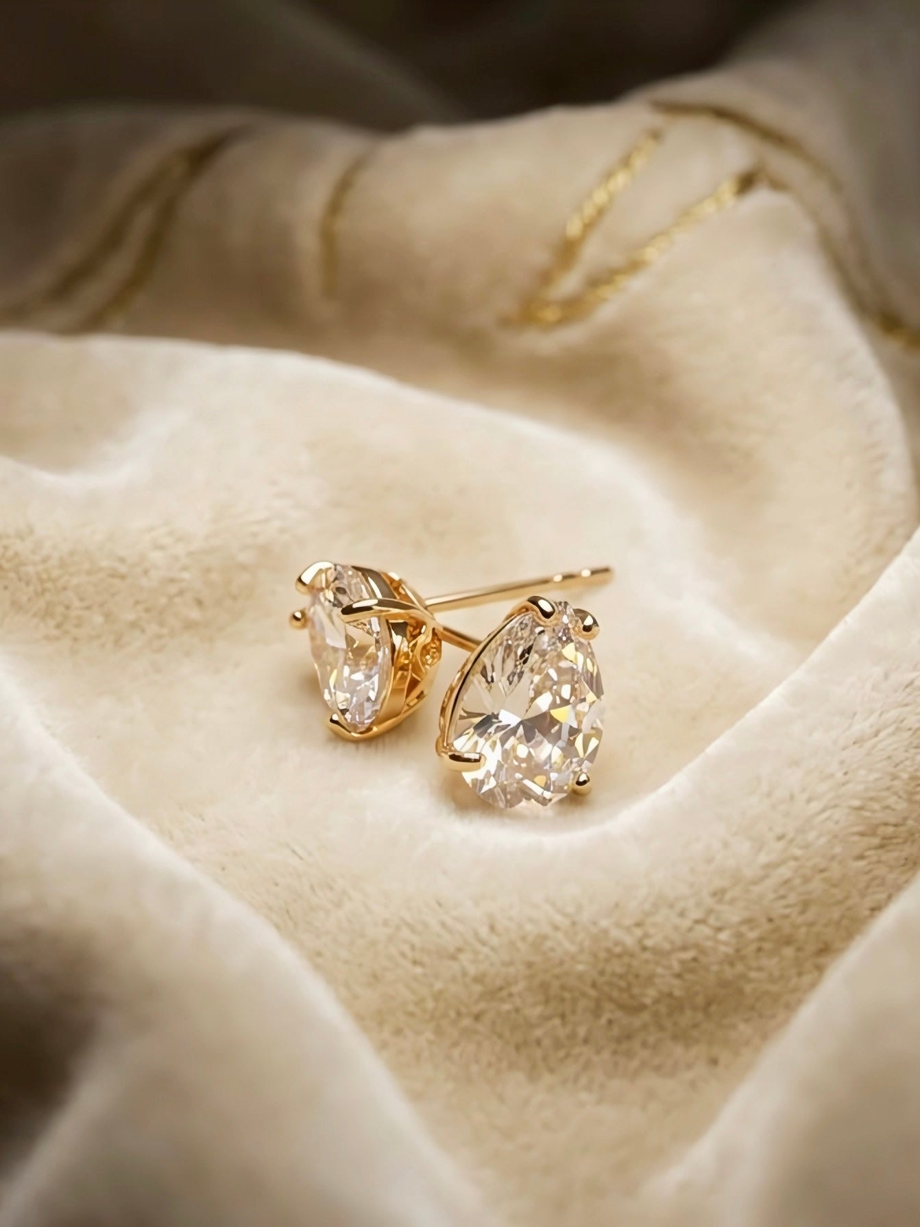 GOLD DIAMOND EARRINGS