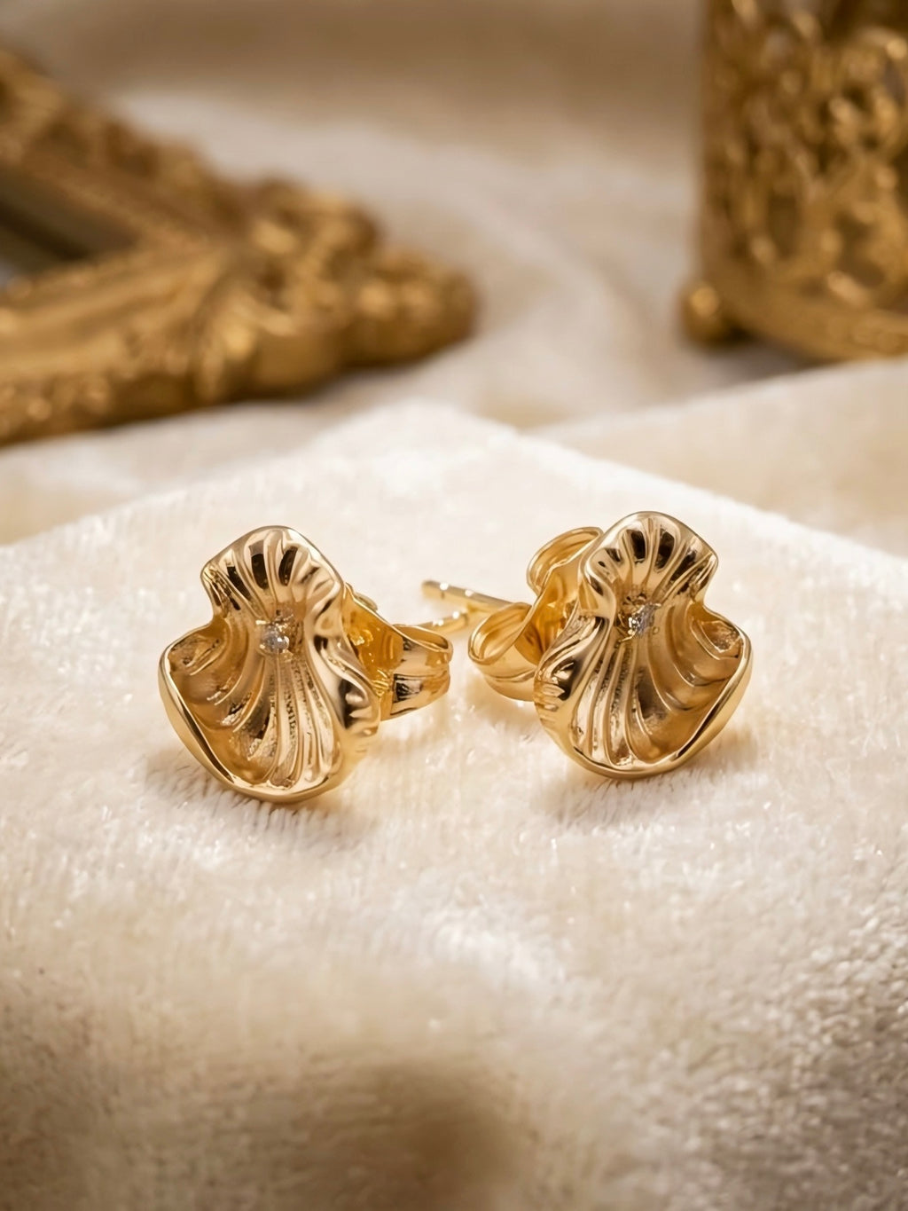 GOLD ROUND PETAL EARRINGS