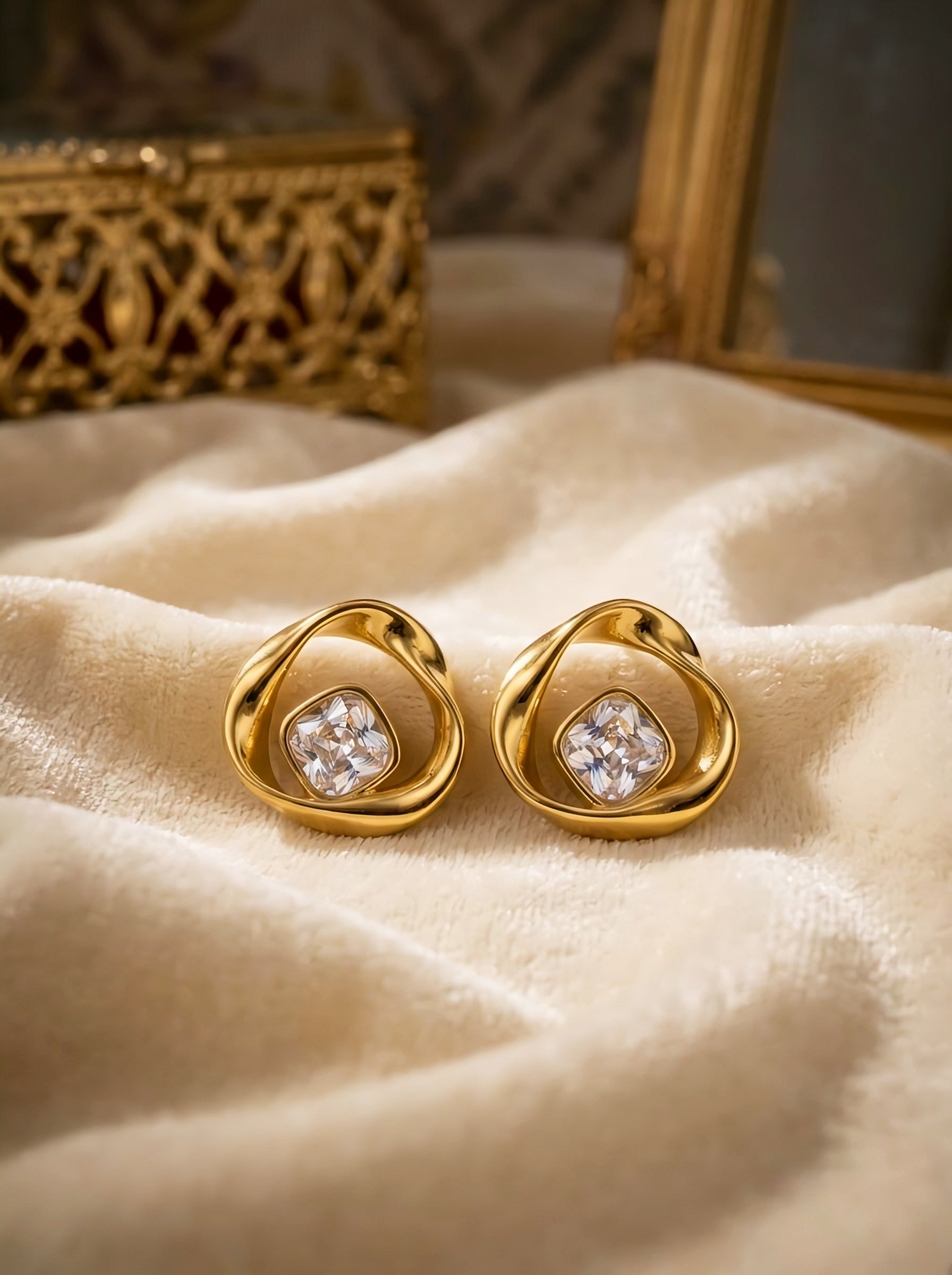 GOLD AD ANTIQUE EARRINGS