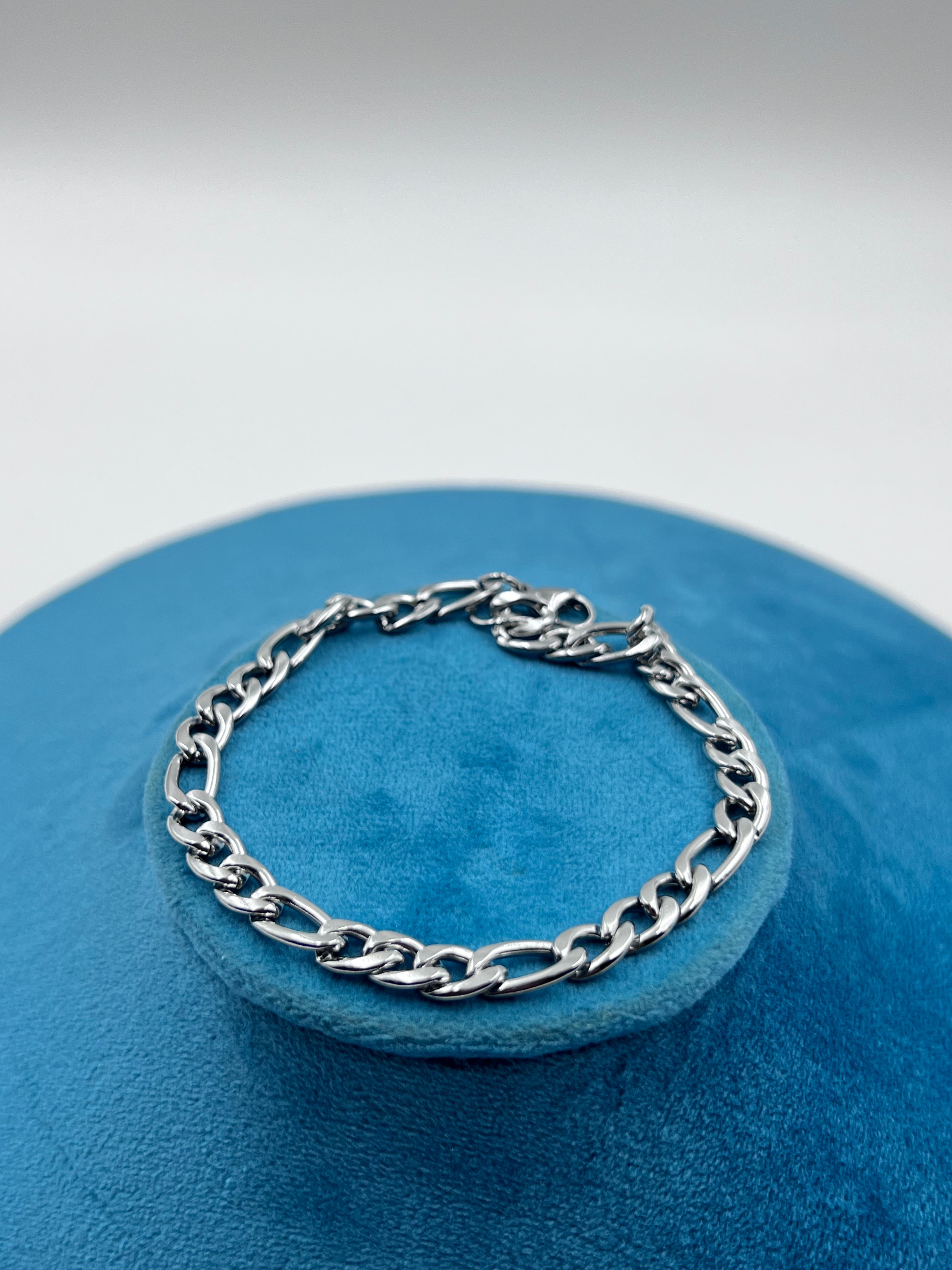 SILVER BOLD BRACELET