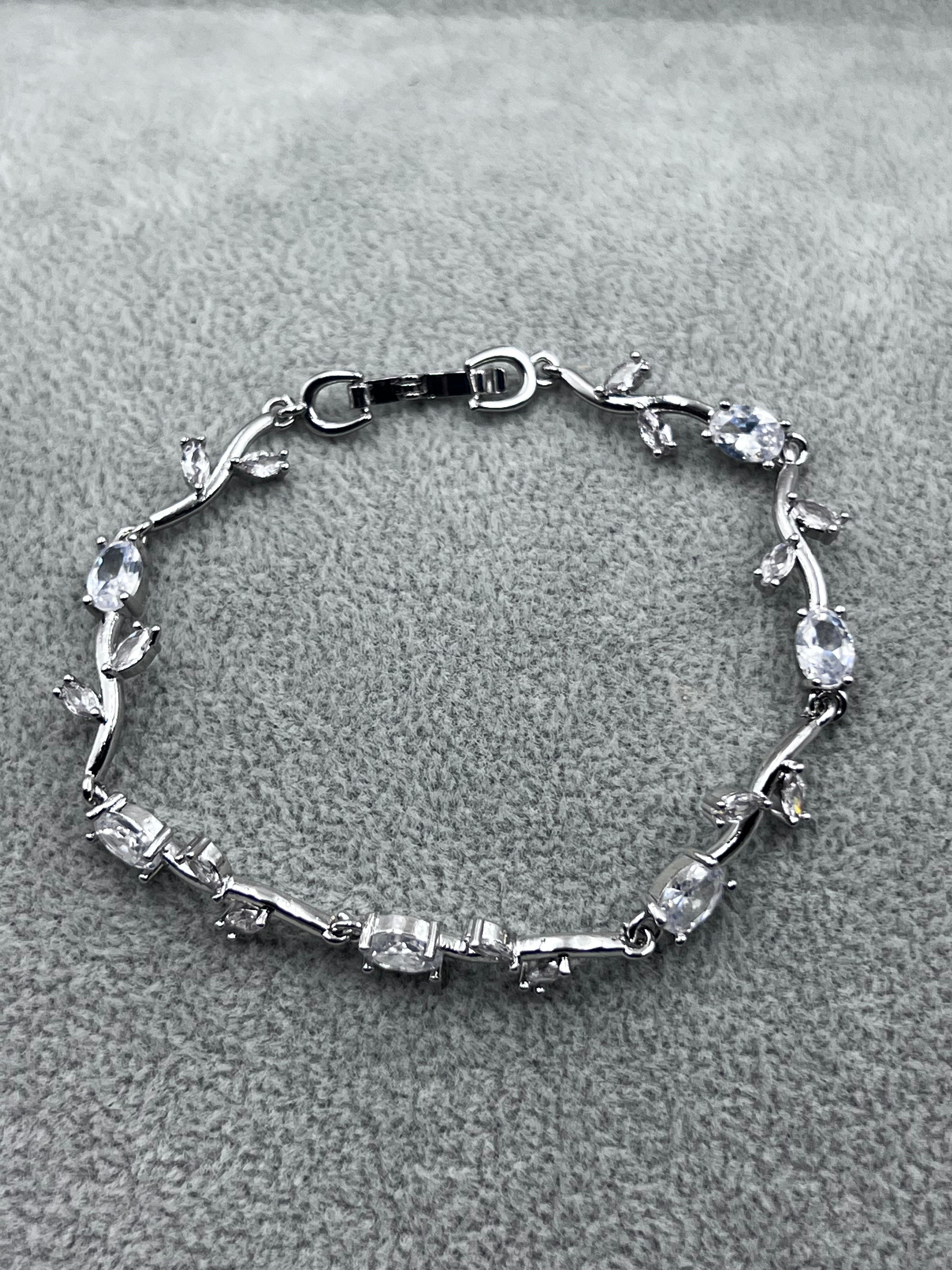 SILVER FLOWER TULIP BRACELET