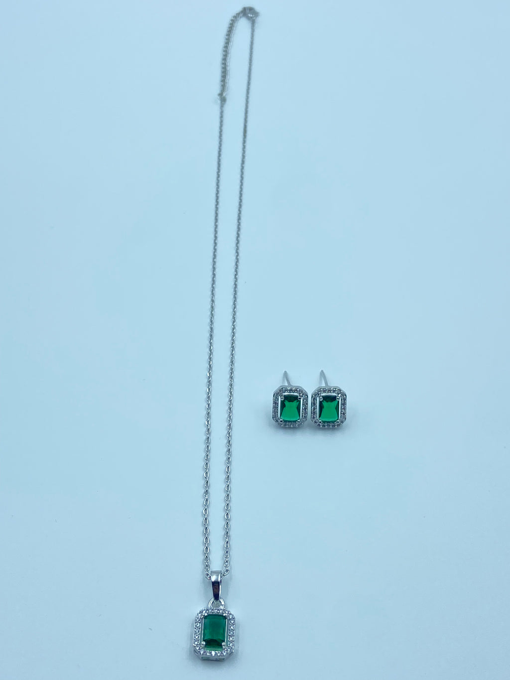 GREEN STONE PENDANT SET