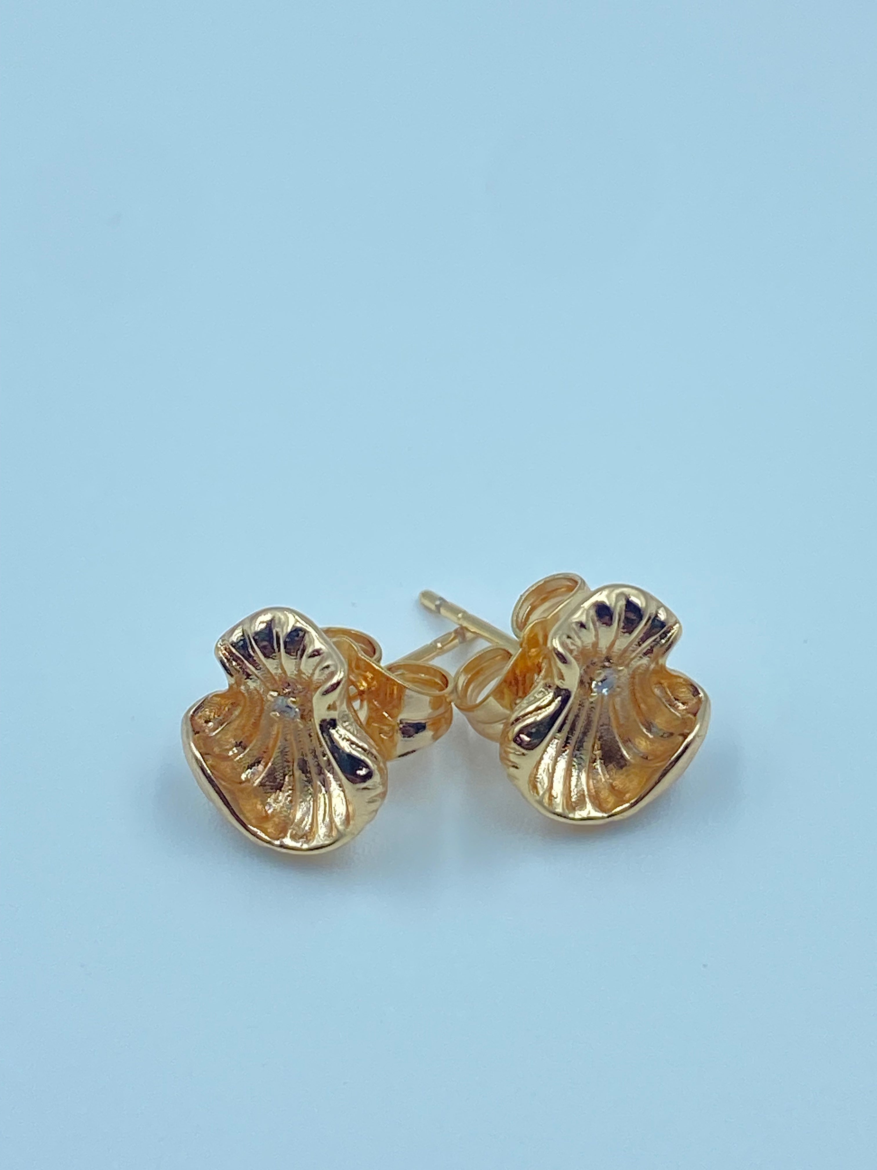 GOLD ROUND PETAL EARRINGS