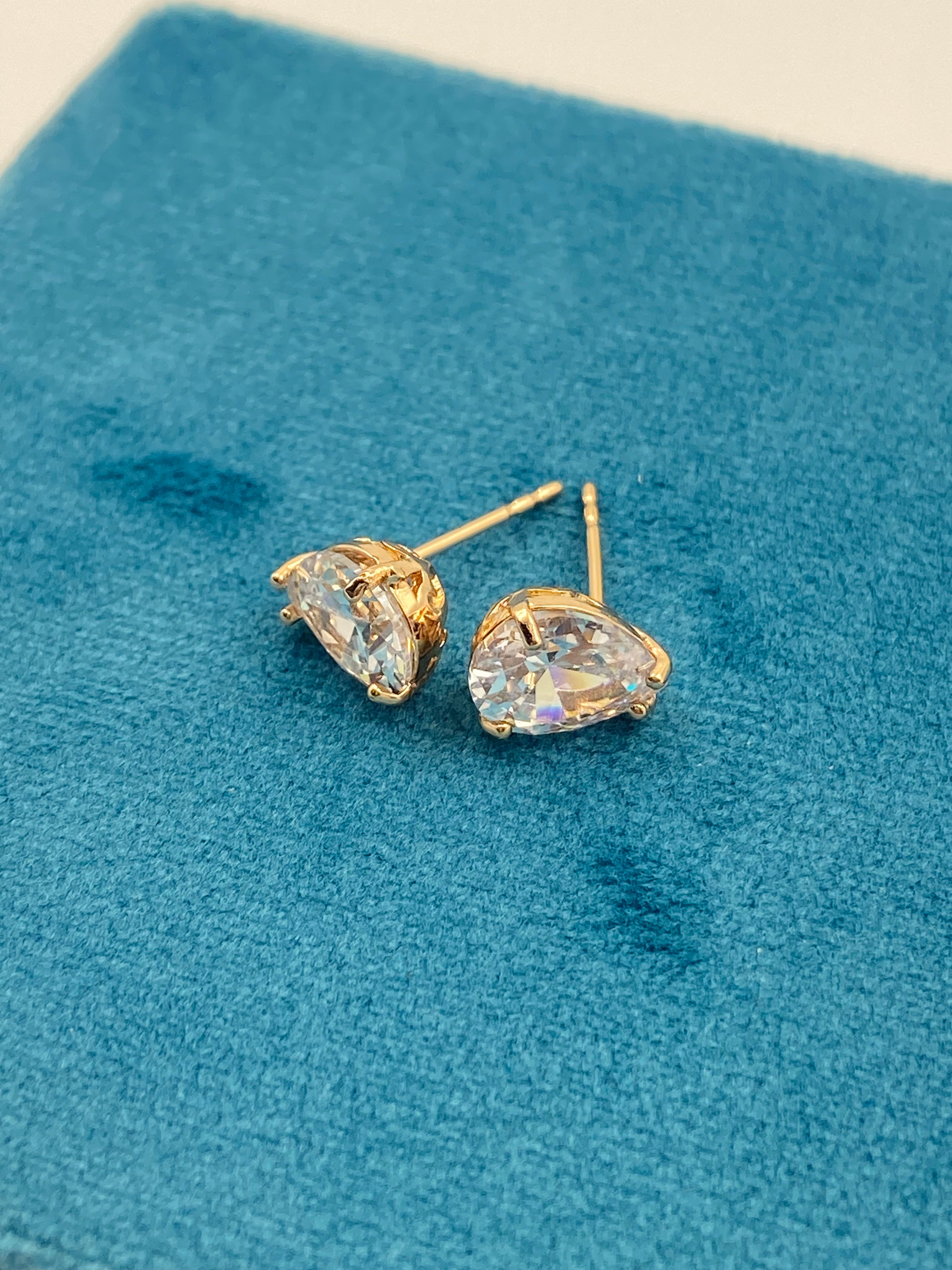 GOLD DIAMOND EARRINGS