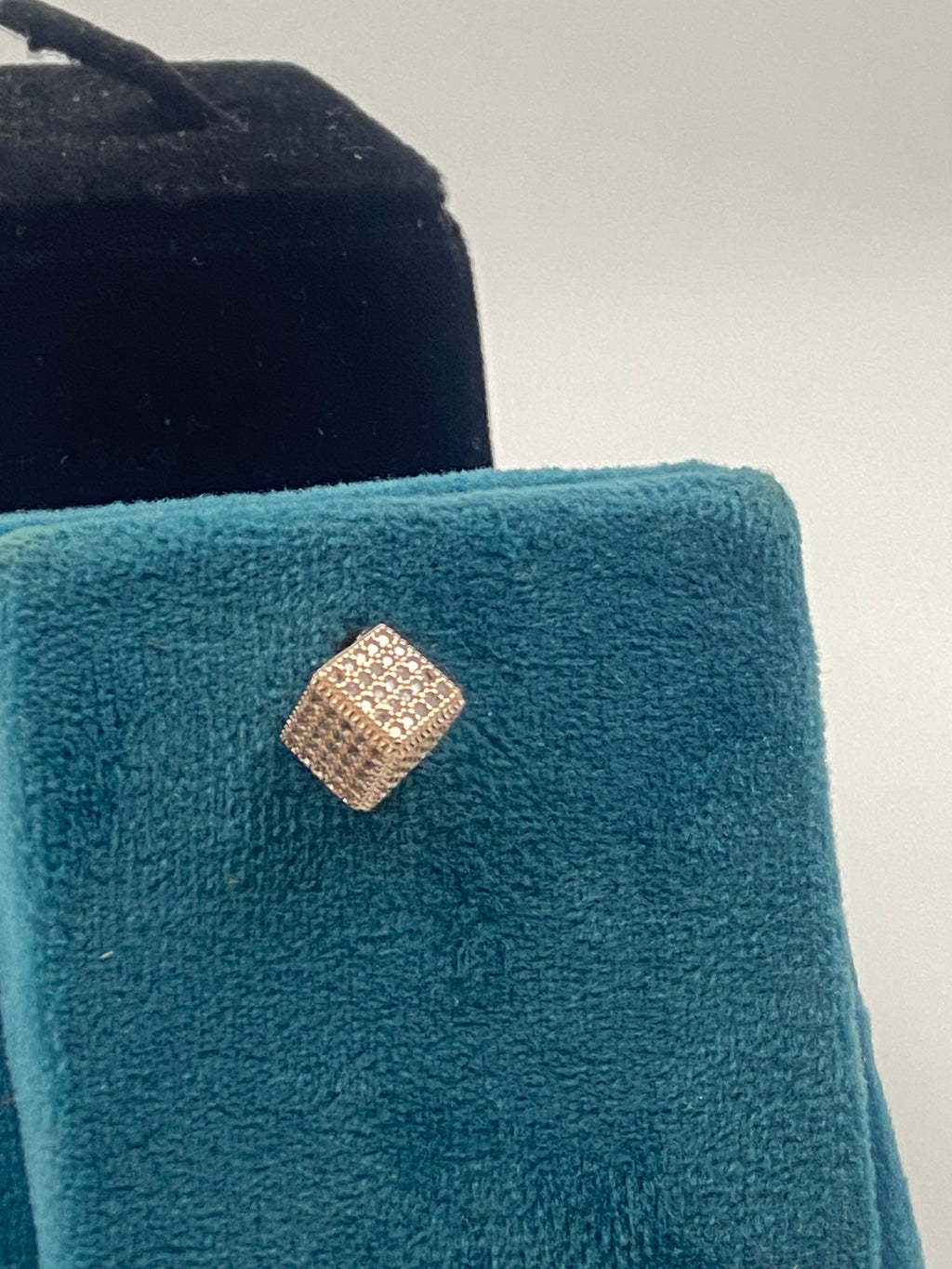 ROSE GOLD CUBE EARRINGS