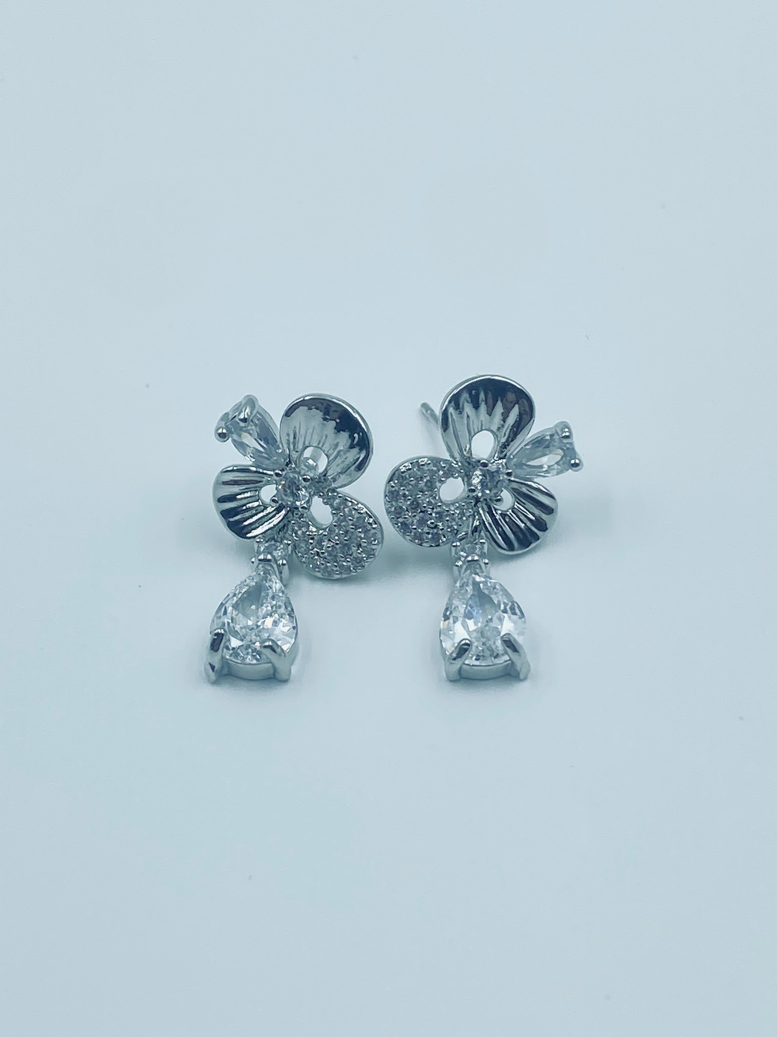 SILVER FLOWER EARRINGS