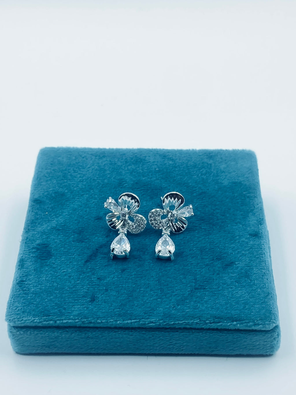 SILVER FLOWER EARRINGS