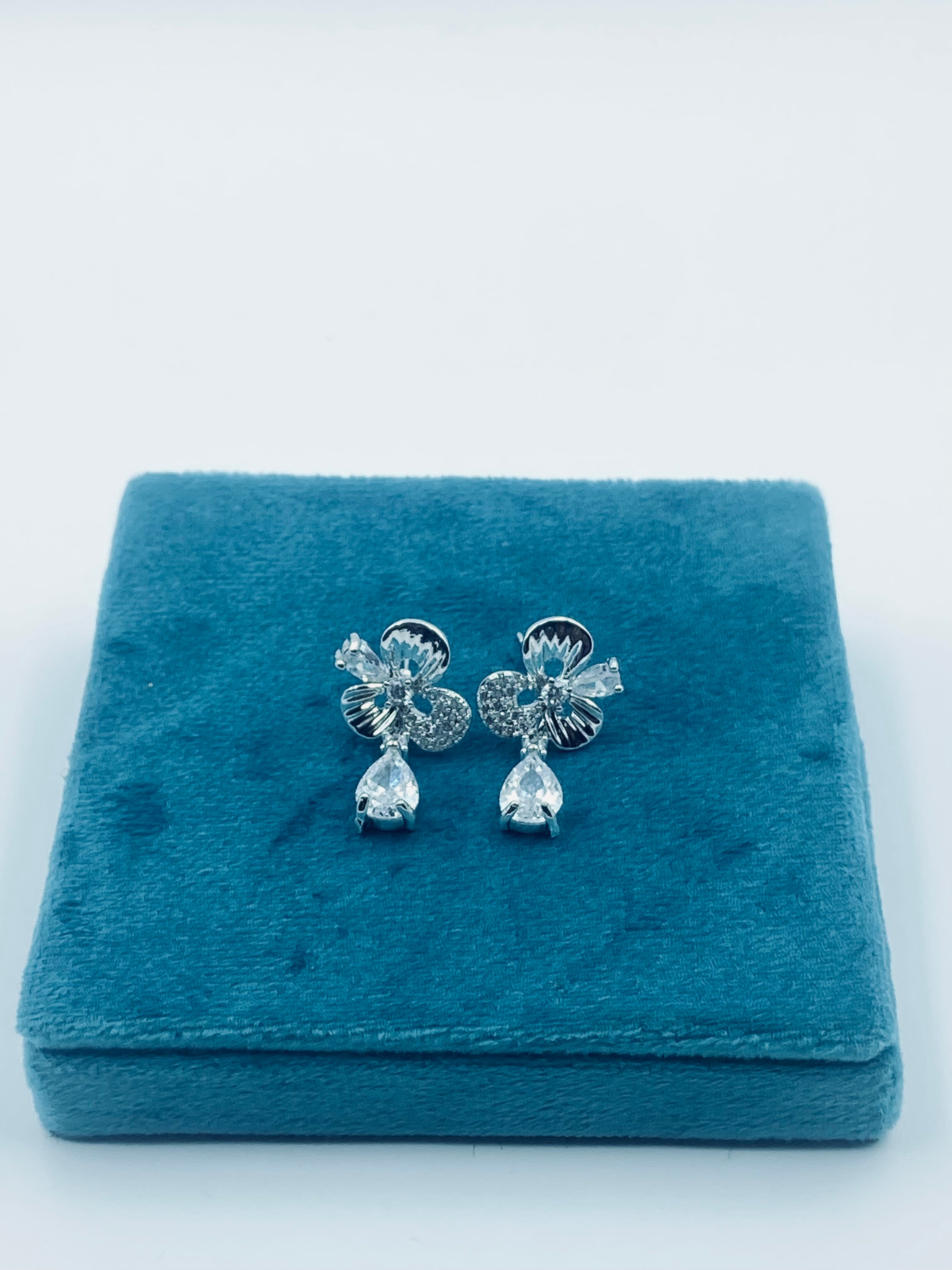 SILVER FLOWER EARRINGS