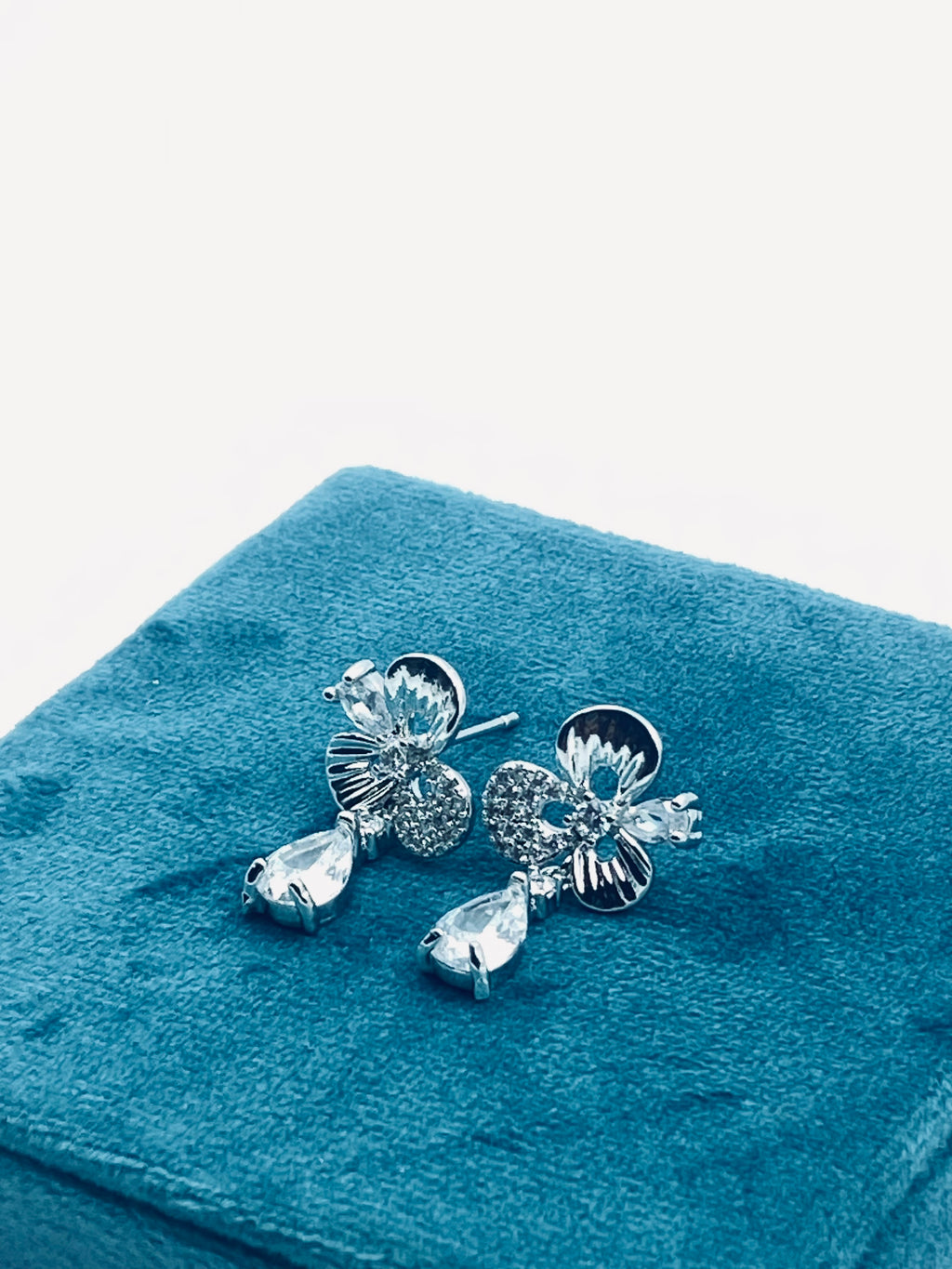 SILVER FLOWER EARRINGS