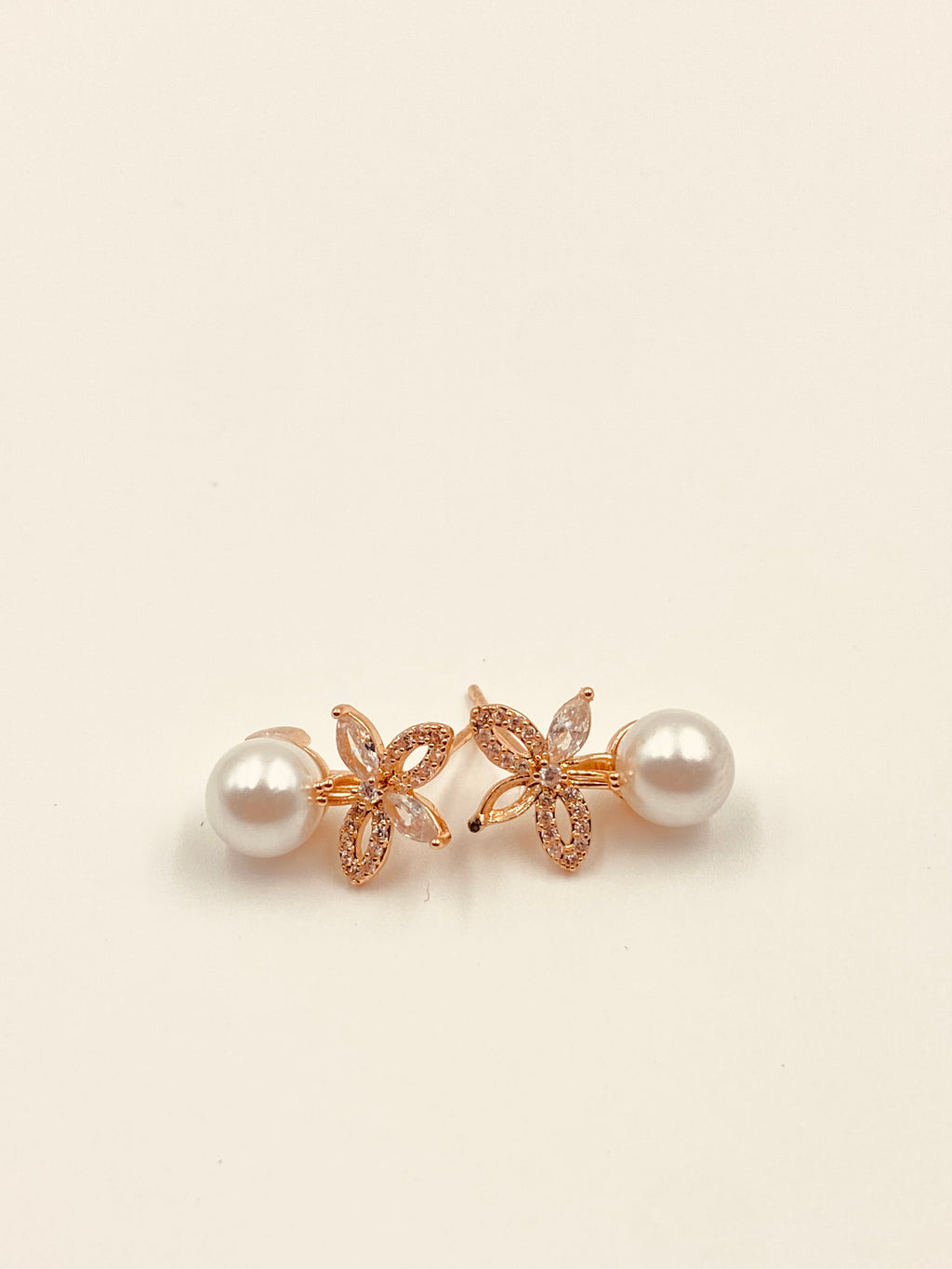 ROSE GOLD FLOWER PEARL EARRINGS