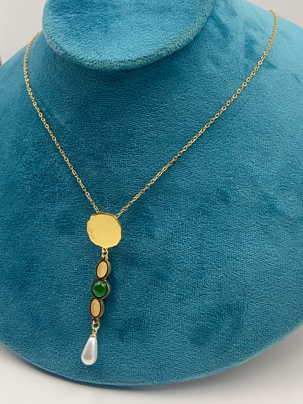 GREEN STONE PENDANT