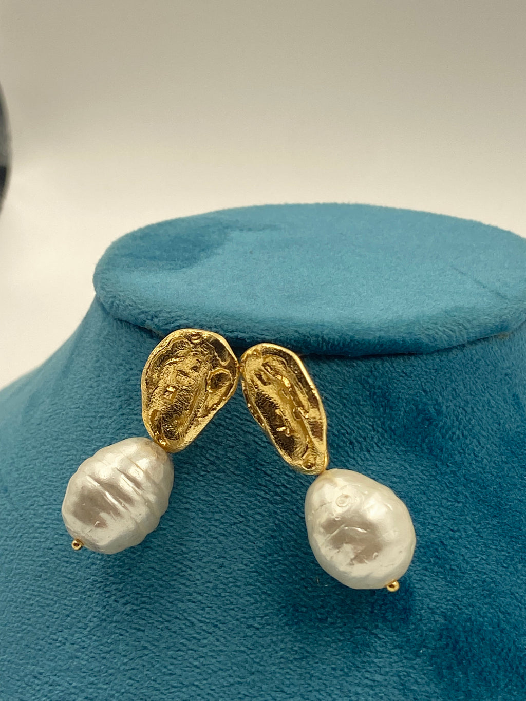 GOLD MELTED PEARL EARRINGS