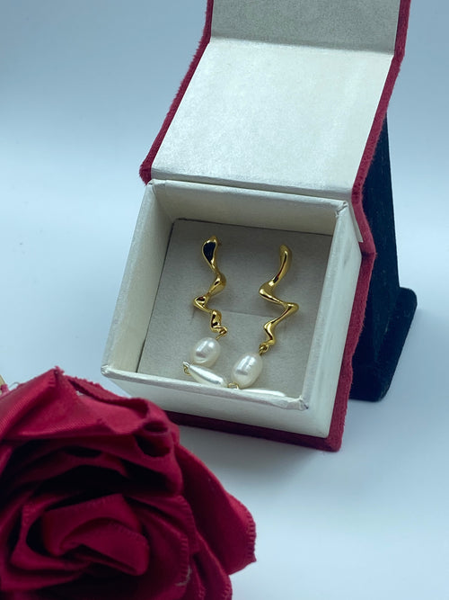 GOLD LONG PEARL EARRINGS