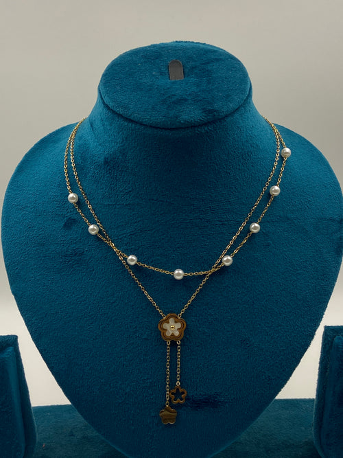 BLOSSOM AND PEARL PENDANT