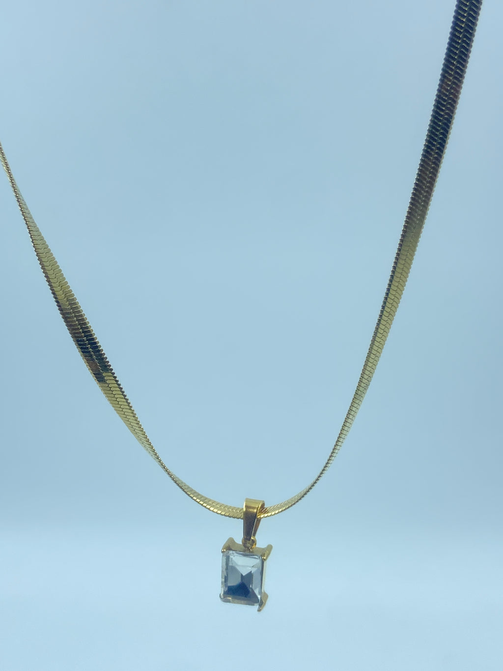 WHITE MATRIX PENDANT