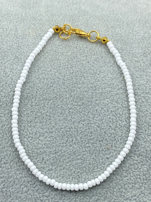 CHALK WHITE BEAD BRACELET