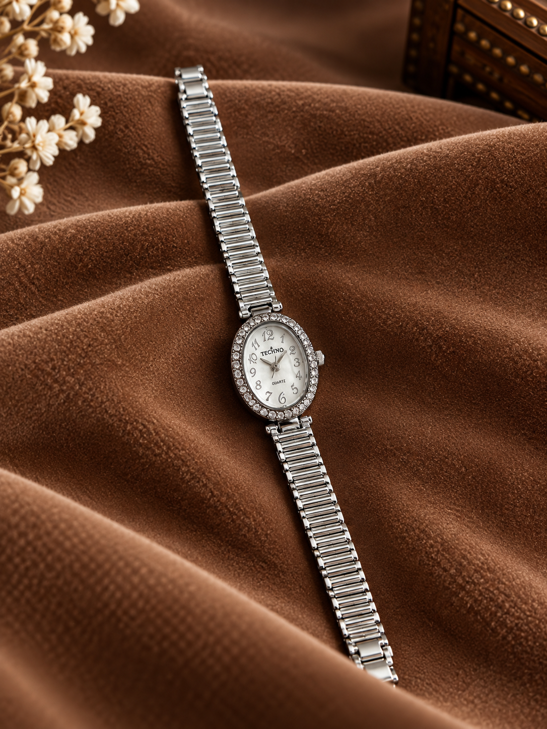 SILVER PEBBLE OVAL STRETCHED WATCH