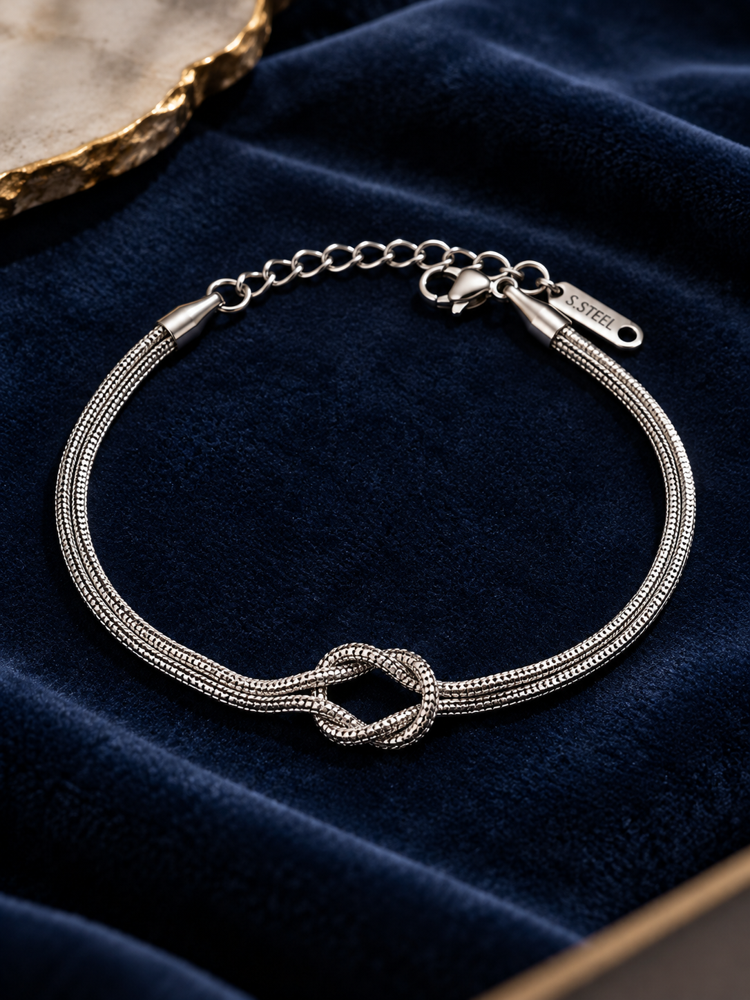 SILVER KNOT BRACELET
