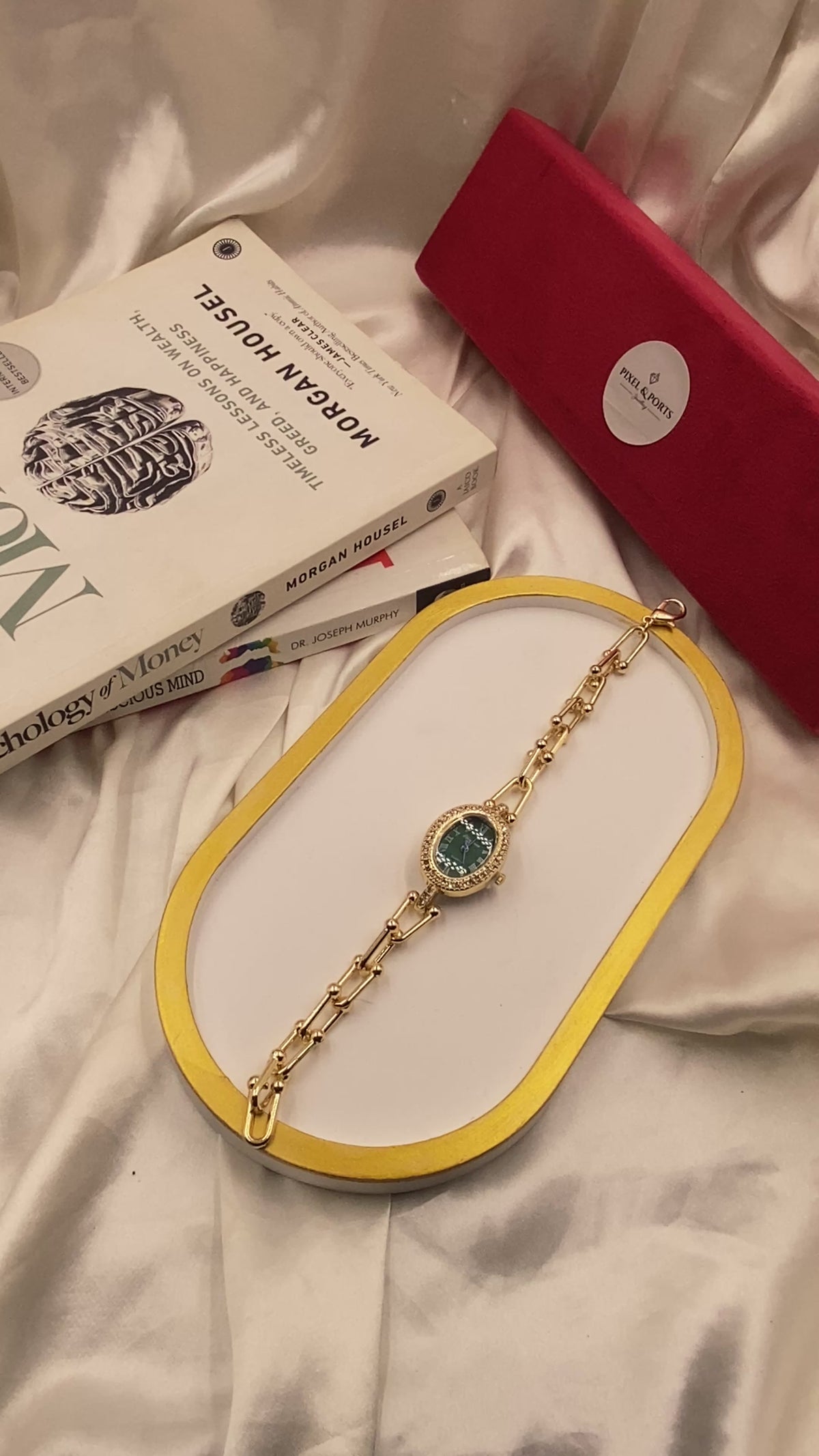 Élan Emerald Link Watch – Luxe Gold Bracelet with Green Dial